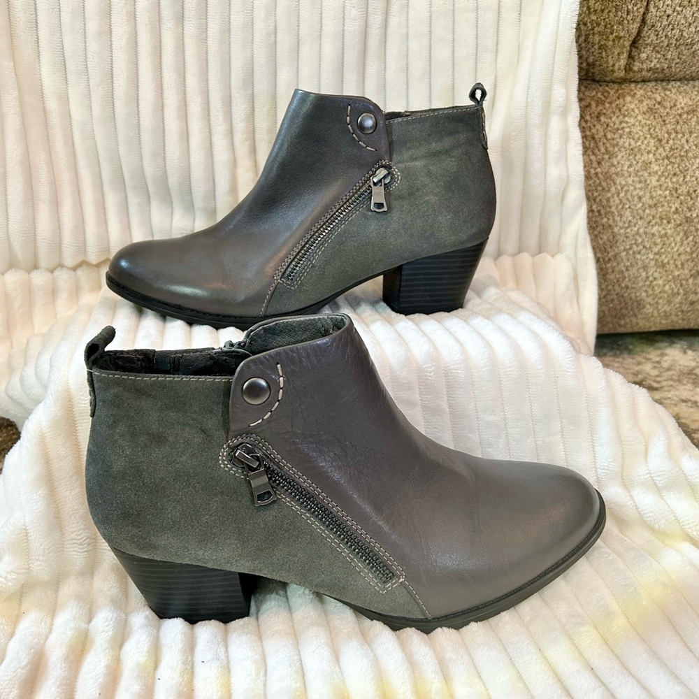 Earth Conway Maple Two tone leather zip detail comfort booties size 10